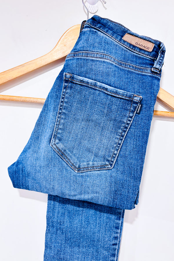Jeans bleu pâle délavé jambe étroite (xs)-Garage-La Penderie du Paradis 🕊