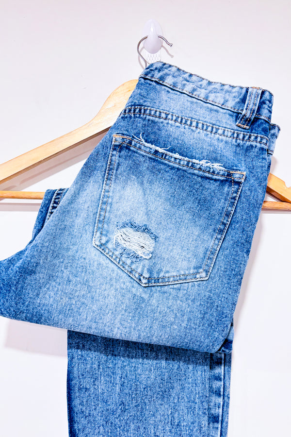 Jeans mom bleu pâle troué (xs)-Refuge-La Penderie du Paradis 🕊
