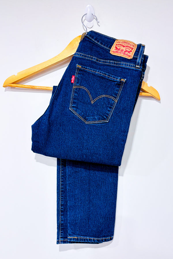 Jeans bleu foncé jambe fuselée taille régulière* seconde main - Levi's- La Penderie du Paradis