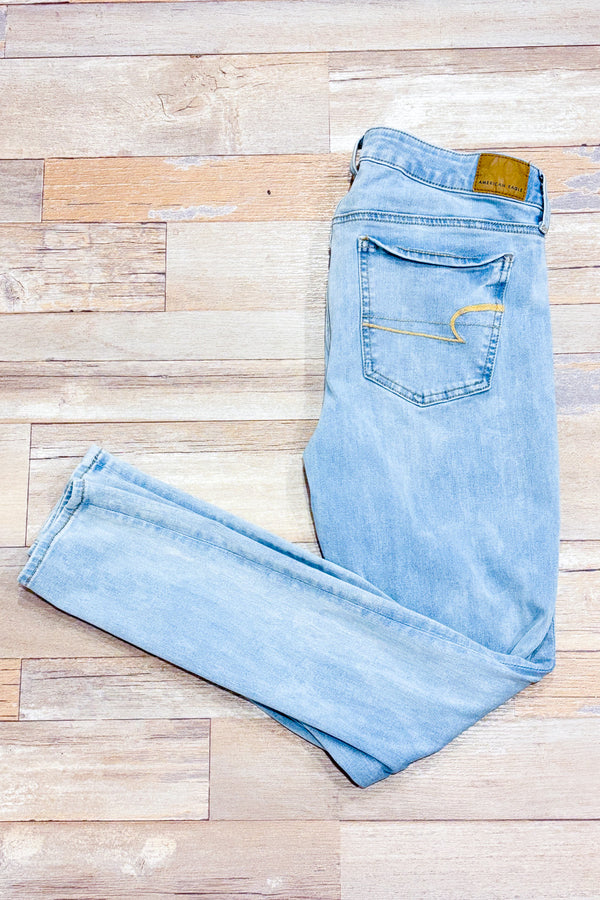 Jeans bleu pâle jambe étroite seconde main - American Eagle- La Penderie du Paradis