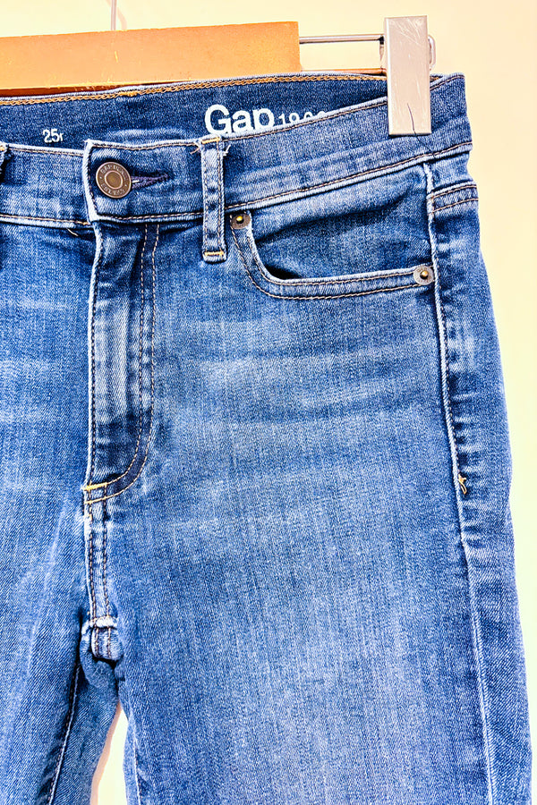 Jeans bleu délavé jambe étroite seconde main - GAP- La Penderie du Paradis