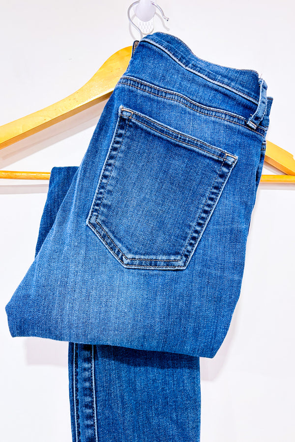 Jeans bleu délavé jambe étroite seconde main - GAP- La Penderie du Paradis