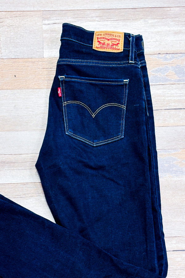 Jeans 720 bleu foncé jambe étroite à taille haute seconde main - Levi's- La Penderie du Paradis