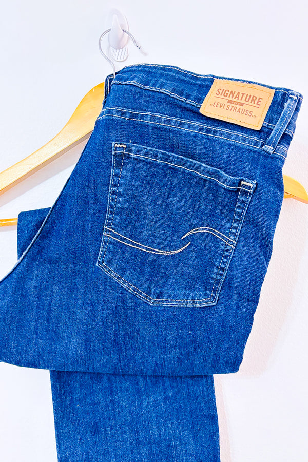 Jeans bleu Totally Shaping jambe droite* seconde main - Signature by Levi Strauss- La Penderie du Paradis