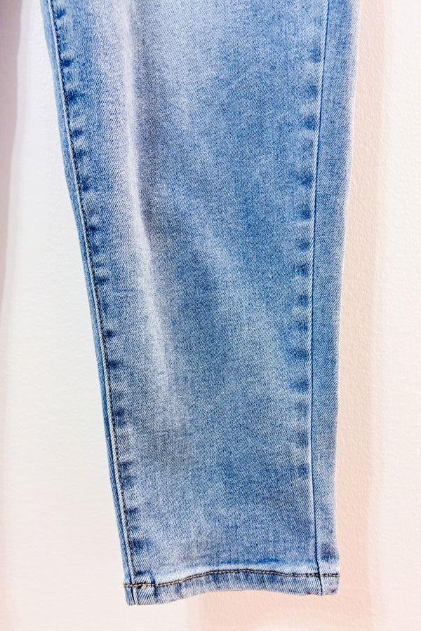 Jeans bleu pâle jambe étroite à taille haute seconde main - Moon Girl- La Penderie du Paradis