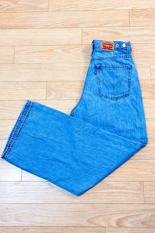 Jeans très ample bleu pâle à taille haute* seconde main - Levi's- La Penderie du Paradis