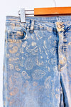 Jeans bleu pâle à motif paisley doré* seconde main - Melanie Lyne- La Penderie du Paradis