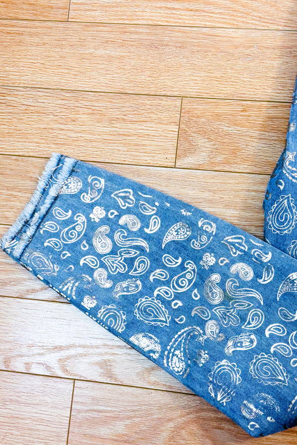 Jeans bleu pâle à motif paisley doré* seconde main - Melanie Lyne- La Penderie du Paradis