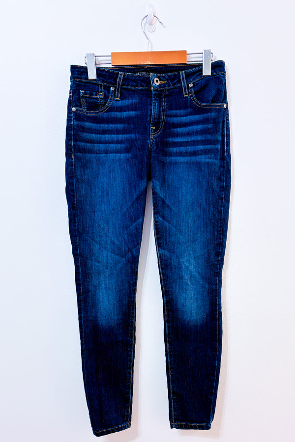 Jeans bleu foncé délavé à jambe étroite seconde main - Guess- La Penderie du Paradis