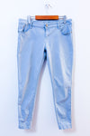 Jeans bleu pâle à jambe étroite* seconde main - Lolë- La Penderie du Paradis