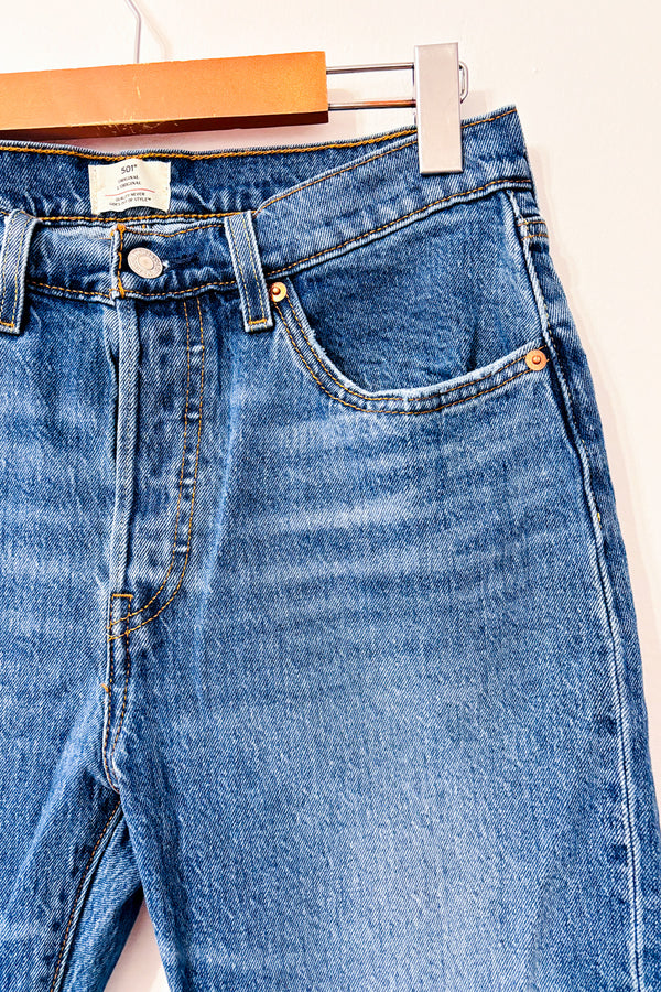 Jeans bleu pâle droit 501 Original à taille haute* seconde main - Levi's- La Penderie du Paradis