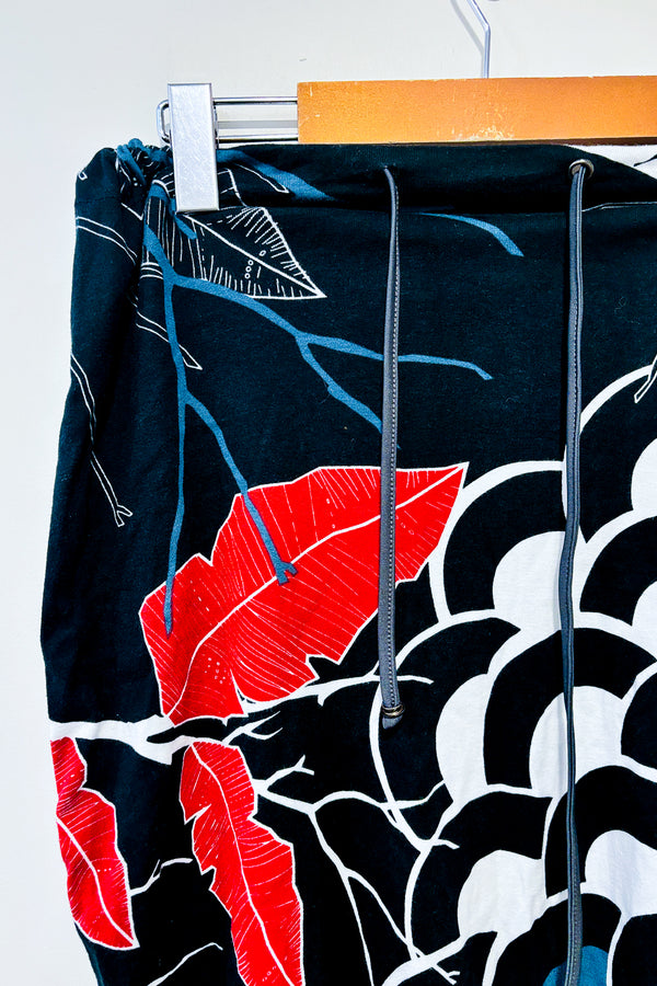 Jupe noire et rouge avec motifs (m) -- La Penderie du Paradis ?