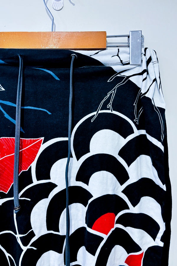 Jupe noire et rouge avec motifs (m) -- La Penderie du Paradis ?