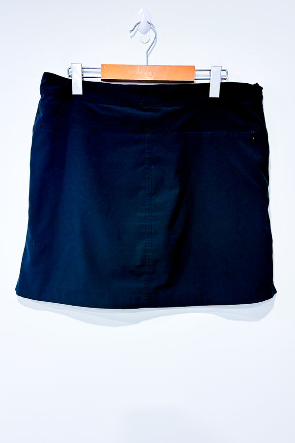 Jupe-short noire (m) -- La Penderie du Paradis ?