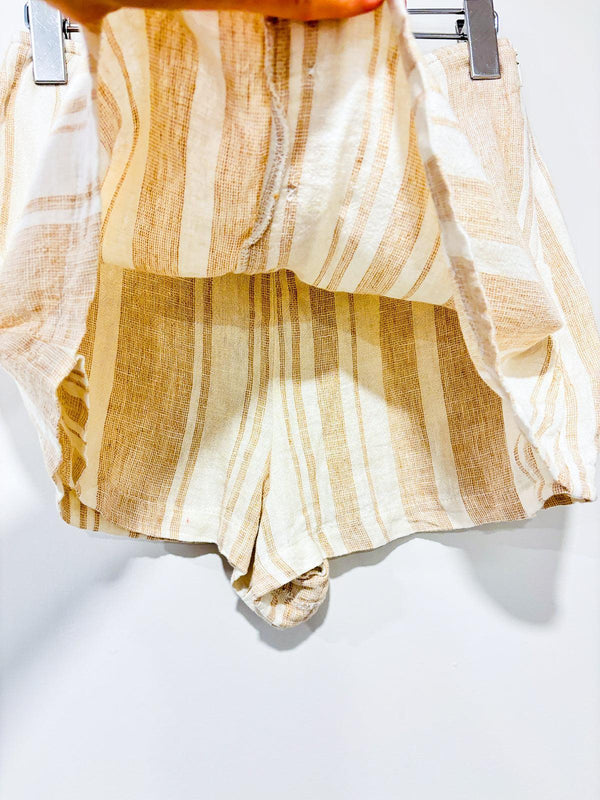 Jupe-short rayée beige avec boutons (xs) - Forever21 - La Penderie du Paradis 🕊