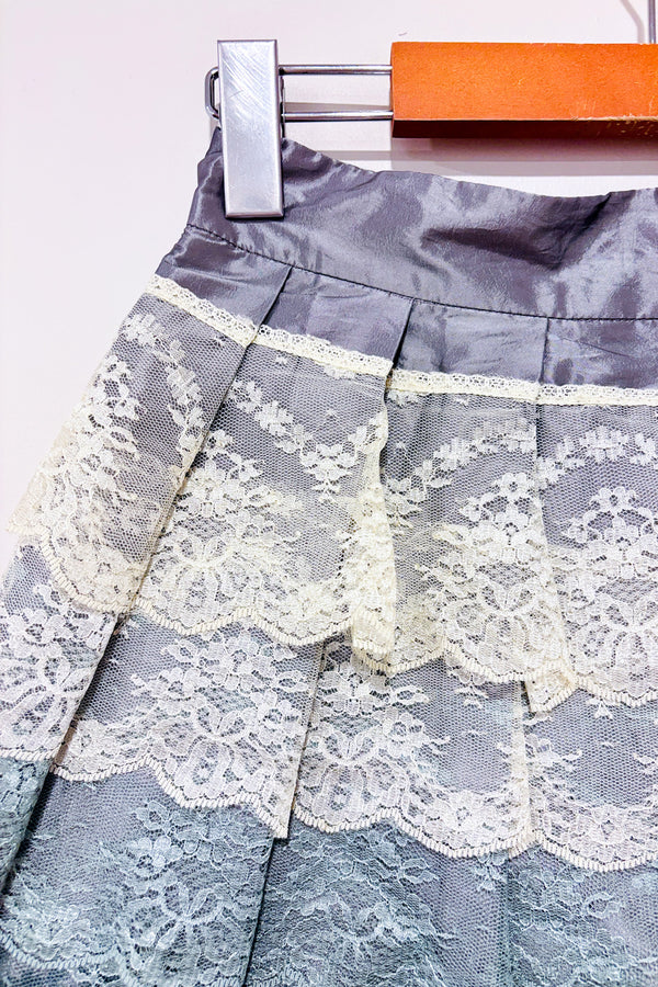 Jupe grise avec froufrou en dentelle (s)-Forever21-La Penderie du Paradis 🕊