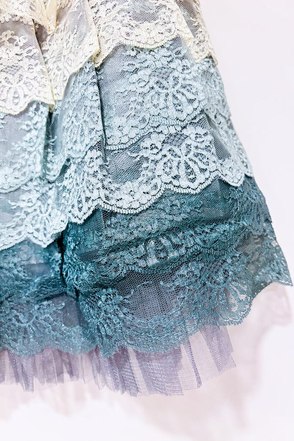 Jupe grise avec froufrou en dentelle (s)-Forever21-La Penderie du Paradis 🕊