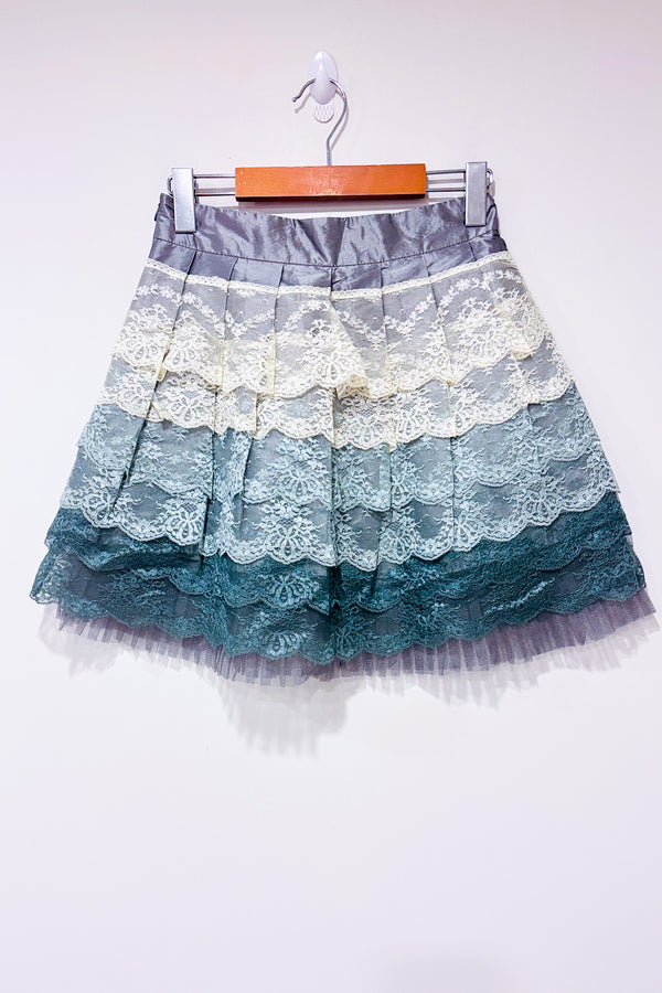 Jupe grise avec froufrou en dentelle (s)-Forever21-La Penderie du Paradis 🕊
