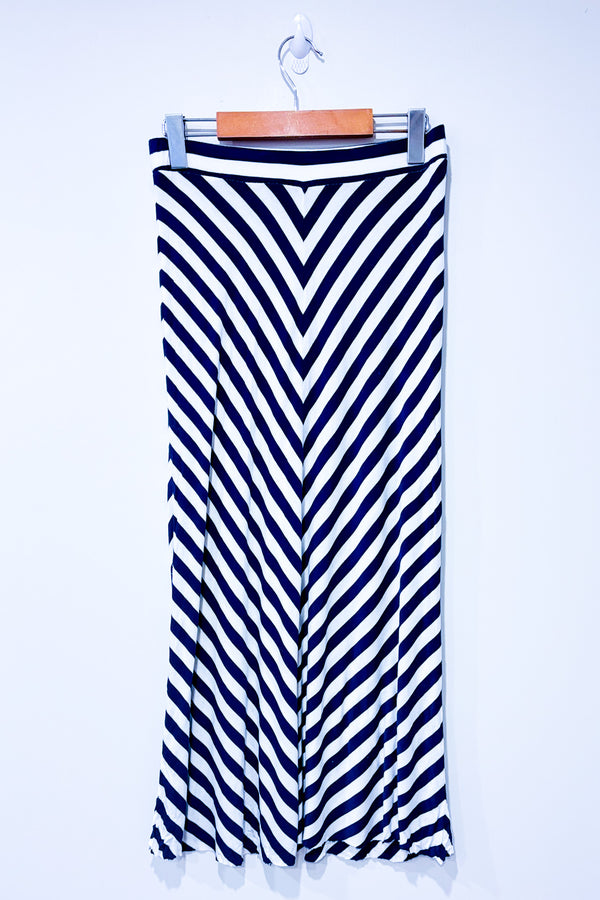Jupe maxi marine et bleue motif chevron seconde main - Simons- La Penderie du Paradis