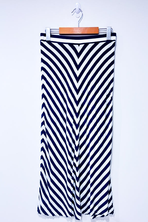 Jupe maxi marine et bleue motif chevron seconde main - Simons- La Penderie du Paradis