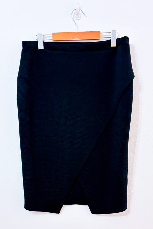 Jupe droite noire extensible seconde main - Attitude- La Penderie du Paradis