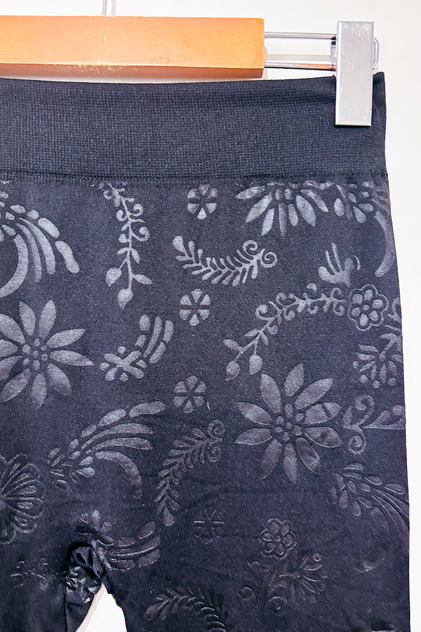 Legging noir fleuri (s/m)-Muk Luks-La Penderie du Paradis 🕊