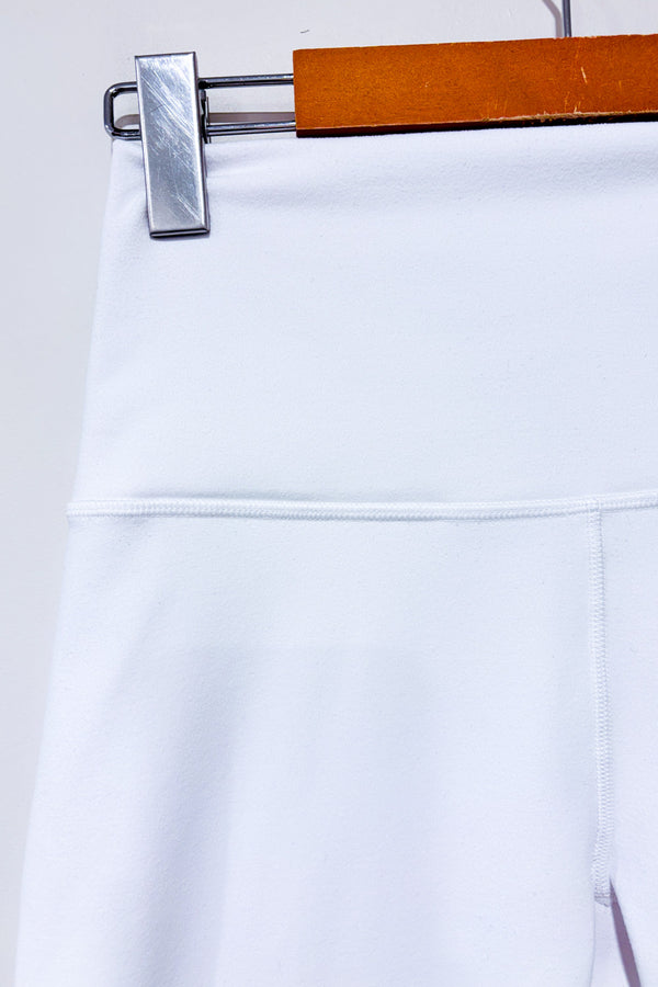 Legging blanc Define PowerHold 7/8 à taille haute seconde main - Fabletics- La Penderie du Paradis
