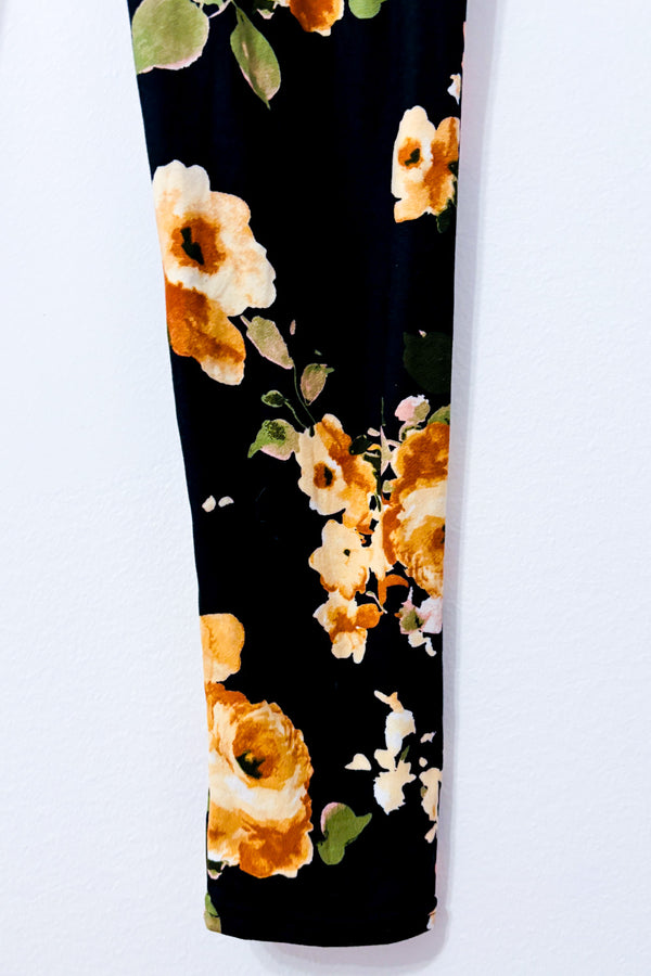 Legging Carole noir fleuri* seconde main - Fait par une maman- La Penderie du Paradis