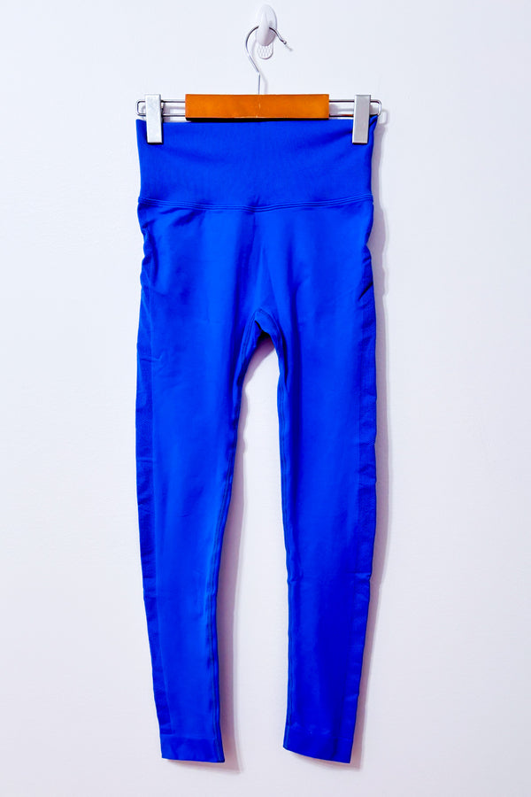 Legging bleu-mauve avec large taille côtelée et panneaux latéraux texturés