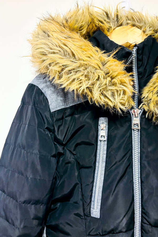 Manteau noir gaufré en duvet avec capuchon en fourrure (m)-Point Zero-La Penderie du Paradis 🕊