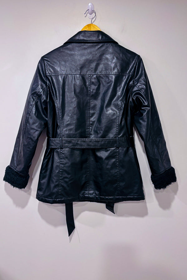 Manteau noir vintage faux cuir avec manches en fausse fourrure seconde main - Penmans- La Penderie du Paradis