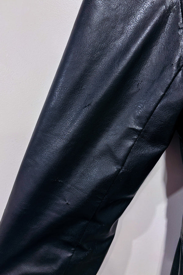 Manteau noir vintage faux cuir avec manches en fausse fourrure seconde main - Penmans- La Penderie du Paradis