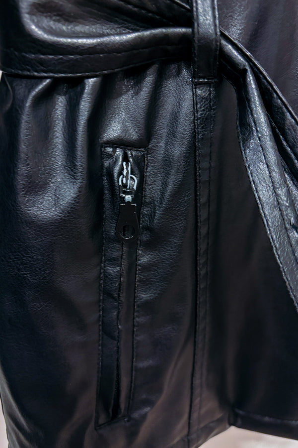 Manteau noir vintage faux cuir avec manches en fausse fourrure seconde main - Penmans- La Penderie du Paradis