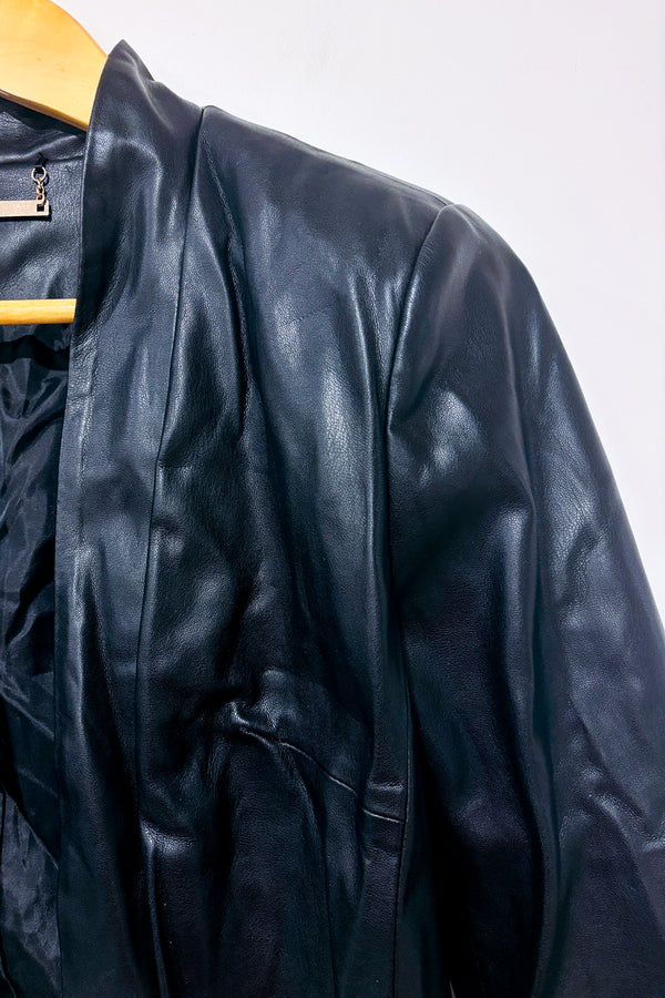 Veste ouverte courte noire effet cuir * seconde main - Tahari- La Penderie du Paradis