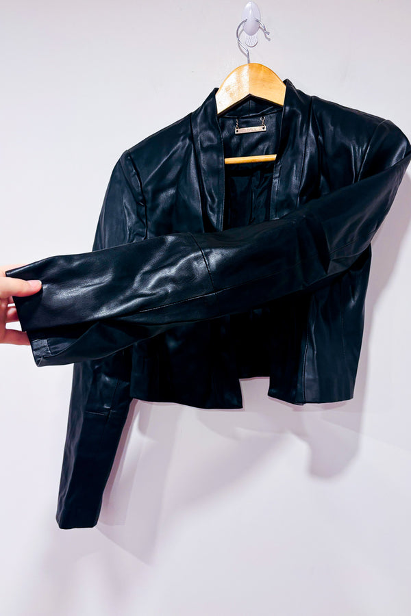 Veste ouverte courte noire effet cuir * seconde main - Tahari- La Penderie du Paradis