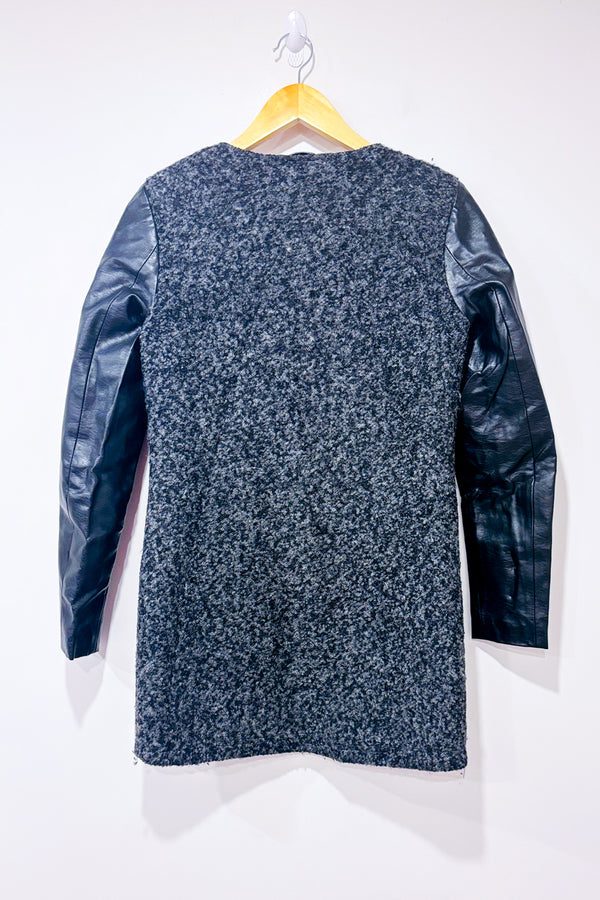 Manteau noir en laine texturée et manches effet cuir* seconde main - Peppercorn- La Penderie du Paradis