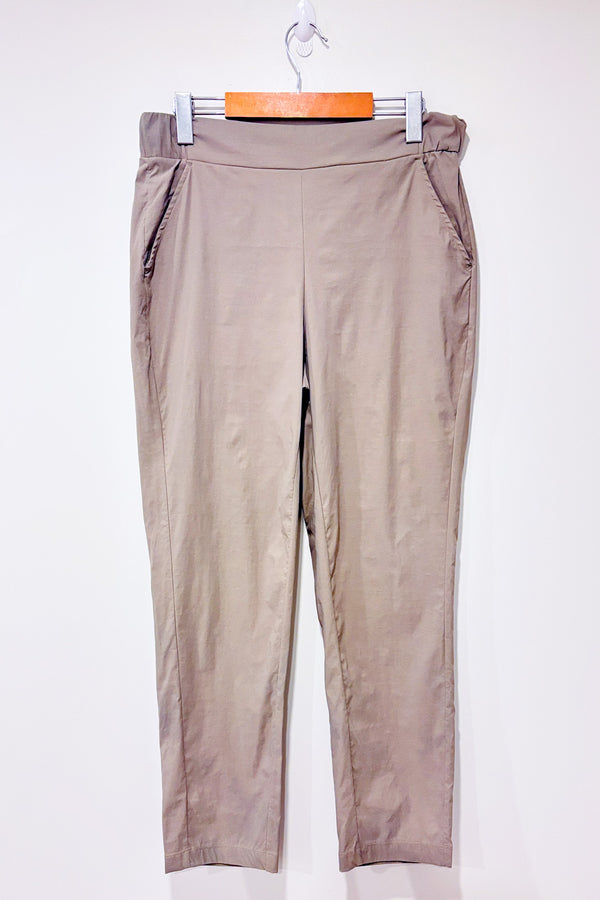 Pantalon de nylon beige (m)-Modern Ambition-La Penderie du Paradis 🕊