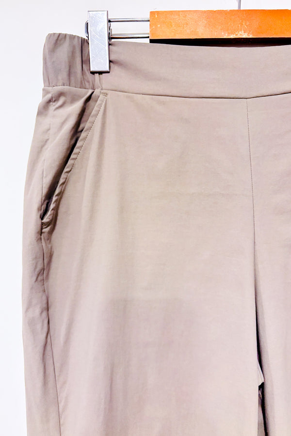 Pantalon de nylon beige (m)-Modern Ambition-La Penderie du Paradis 🕊