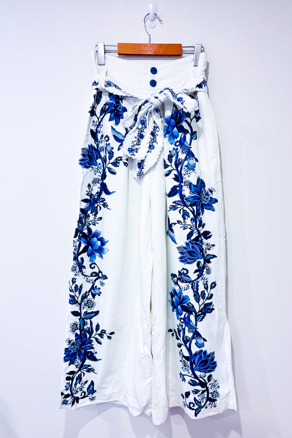 Pantalon crème et bleu fleuri en lin avec jambe ample (s)*-FARM Rio-La Penderie du Paradis 🕊