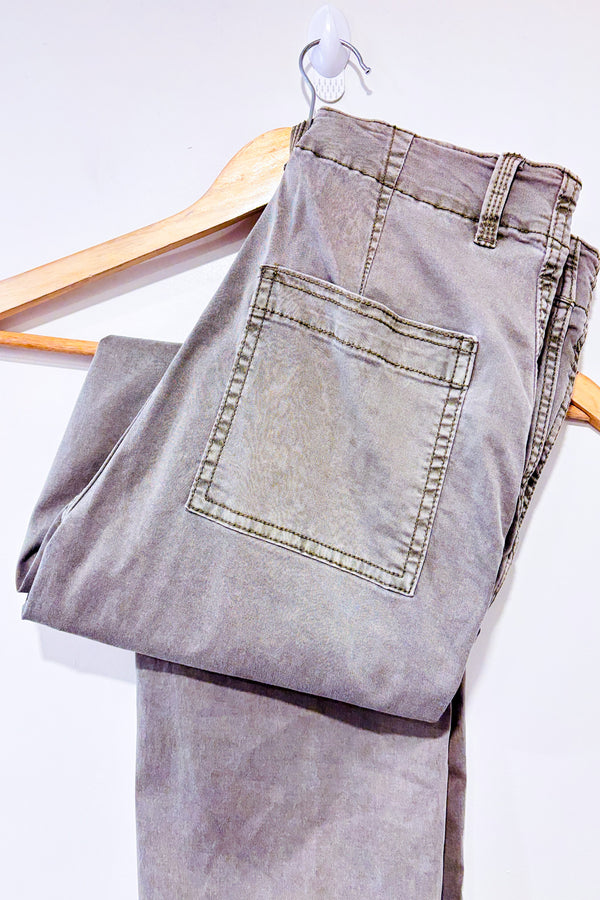Pantalon utility kaki à taille haute (s)-Reitmans-La Penderie du Paradis 🕊