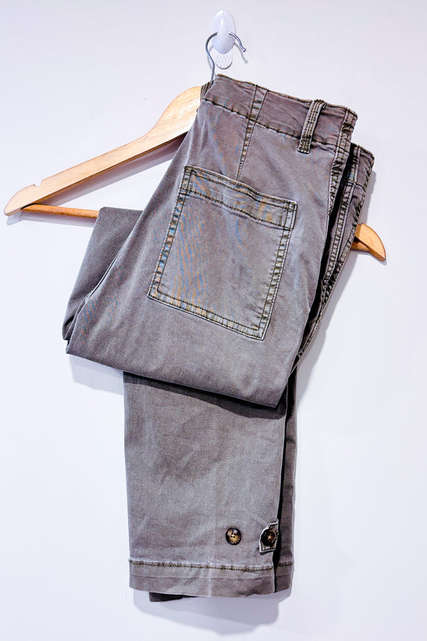 Pantalon utility kaki à taille haute (s)-Reitmans-La Penderie du Paradis 🕊