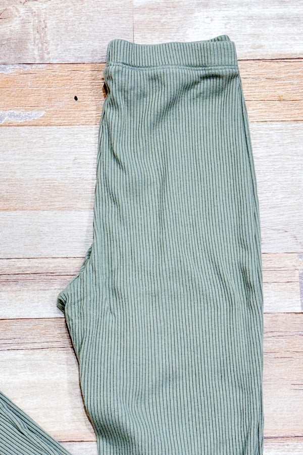 Pantalon lounge kaki côtelé à jambe ample (s)-H&M-La Penderie du Paradis 🕊