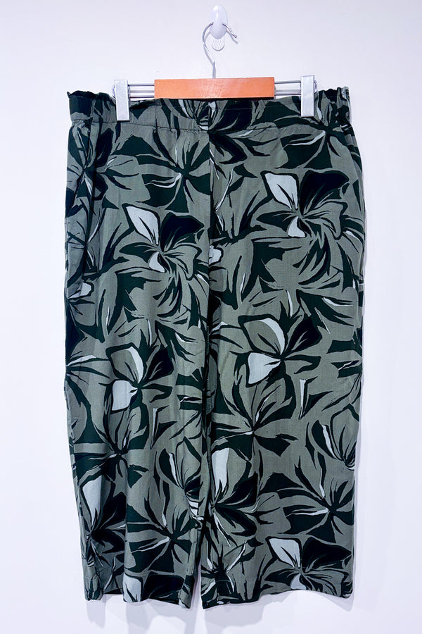 Pantalon fluide vert motif feuilles à taille élastique* seconde main - Reitmans- La Penderie du Paradis