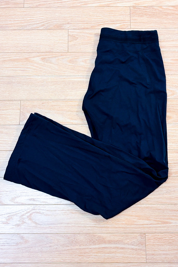 Pantalon sport noir à jambe évasée seconde main - Oakley- La Penderie du Paradis
