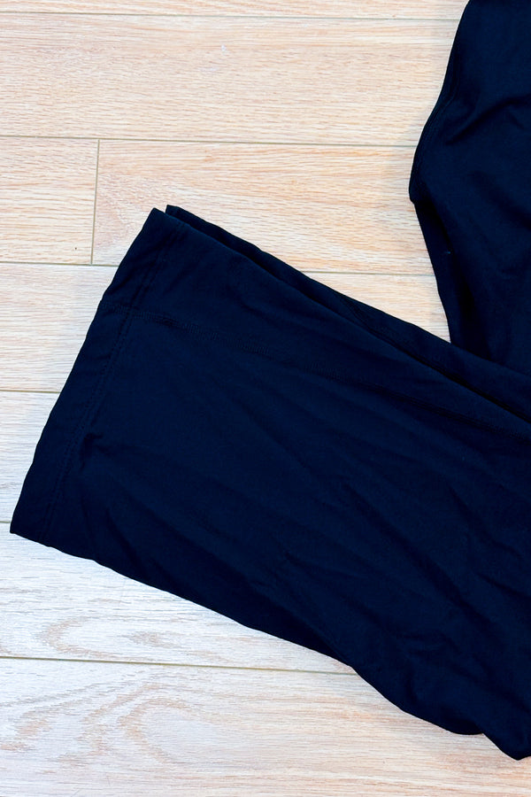 Pantalon sport noir à jambe évasée seconde main - Oakley- La Penderie du Paradis