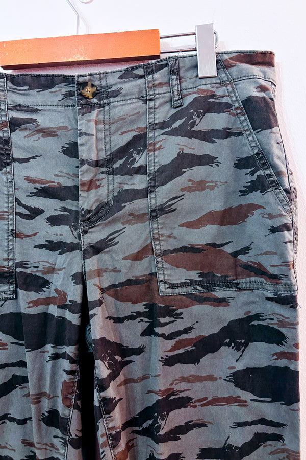 Pantalon cargo camouflage tigré vert seconde main - Reitmans- La Penderie du Paradis