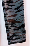 Pantalon cargo camouflage tigré vert seconde main - Reitmans- La Penderie du Paradis