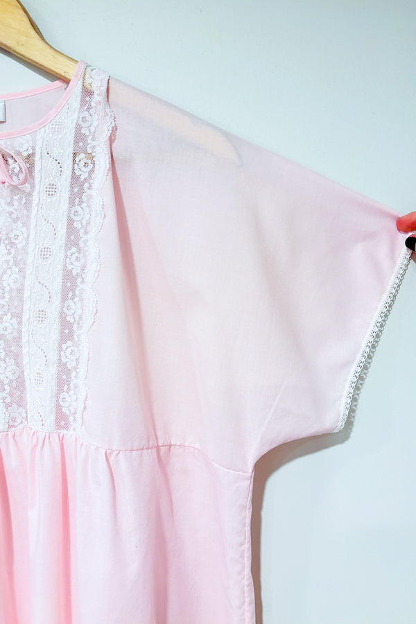 Robe de nuit vintage rose avec dentelle (l)-French Maid-La Penderie du Paradis 🕊