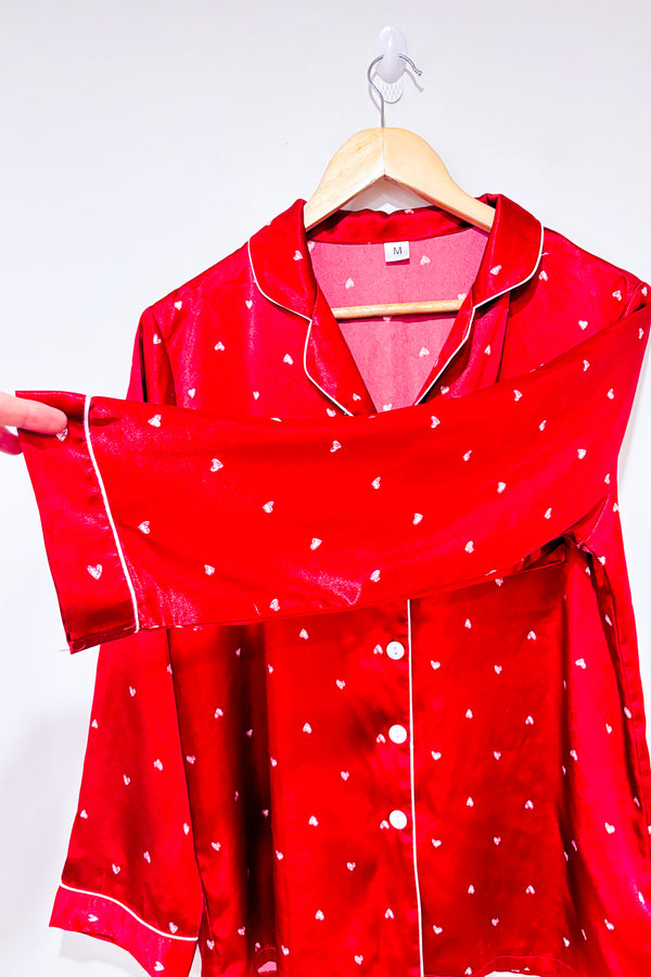 Chemise de nuit rouge satinée avec coeurs (m)-Autres-La Penderie du Paradis 🕊
