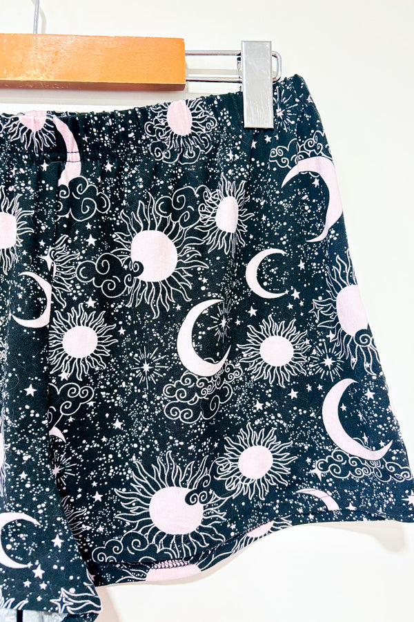 Short de pyjama noir motif soleil et lune (m)-NOBO-La Penderie du Paradis 🕊
